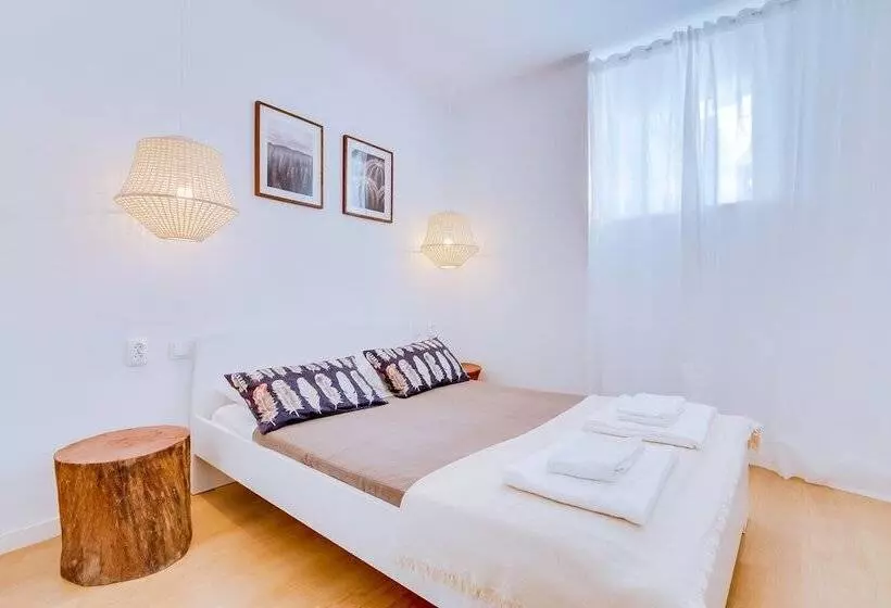 تختخواب و صبحانه Groundfloor