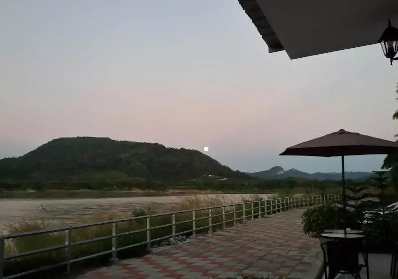 Hotelli Aenguy Sabey Chiangkhan Homestay