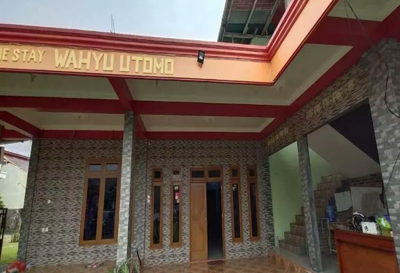 ペンション Wahyu Utomo Syariah