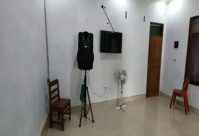 ペンション Wahyu Utomo Syariah
