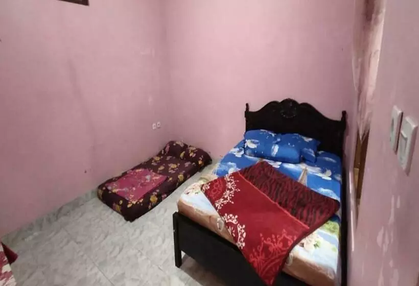 ペンション Wahyu Utomo Syariah
