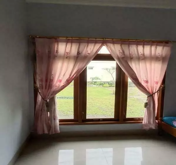 ペンション Wahyu Utomo Syariah