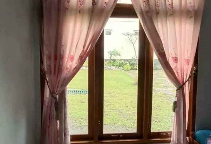 ペンション Wahyu Utomo Syariah
