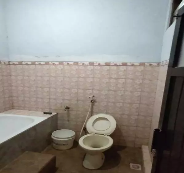 ペンション Wahyu Utomo Syariah