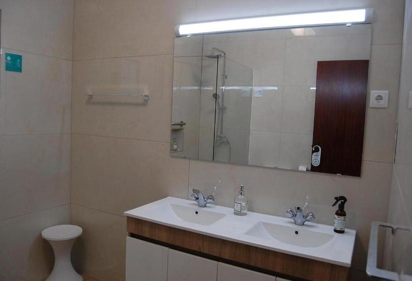 تختخواب و صبحانه Amendoeirashouse