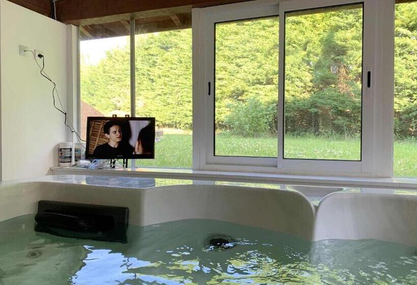 Bed and Breakfast Maison Piscine Et Jacuzzi