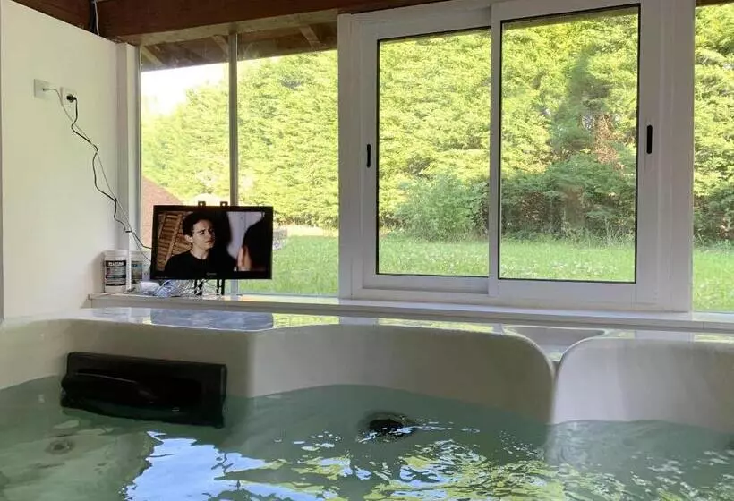 Bed and Breakfast Maison Piscine Et Jacuzzi