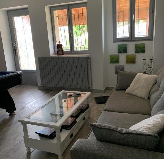 Bed and Breakfast Maison Piscine Et Jacuzzi