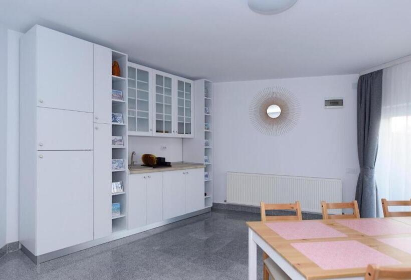 ペンション Tourist B&c