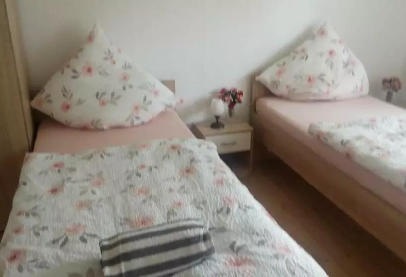 Majatalo Zimmervermietung Pargen