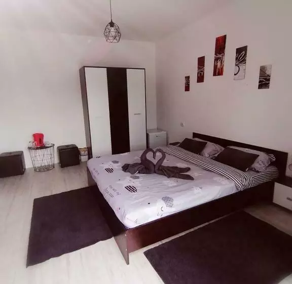 Retkeilymaja Vila Ana