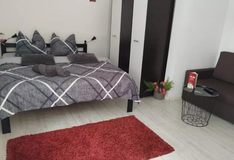 Retkeilymaja Vila Ana