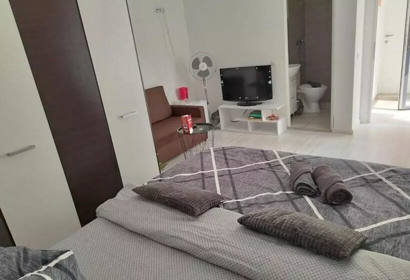 Retkeilymaja Vila Ana