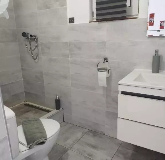 Retkeilymaja Vila Ana