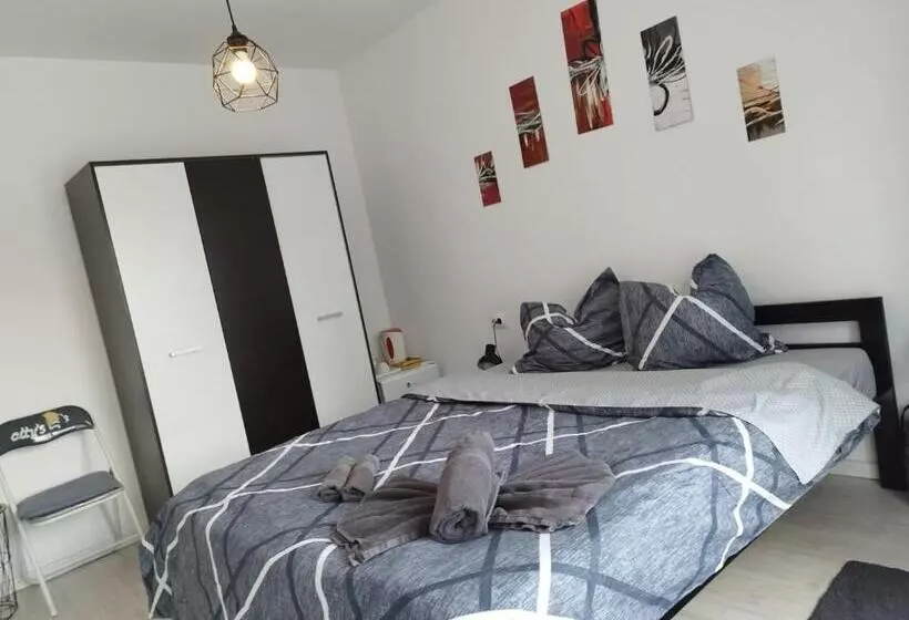 Retkeilymaja Vila Ana