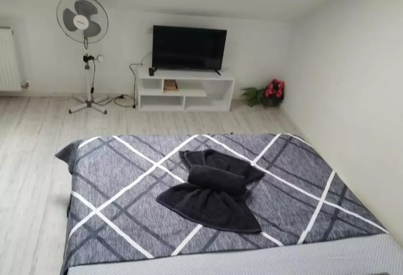 Retkeilymaja Vila Ana