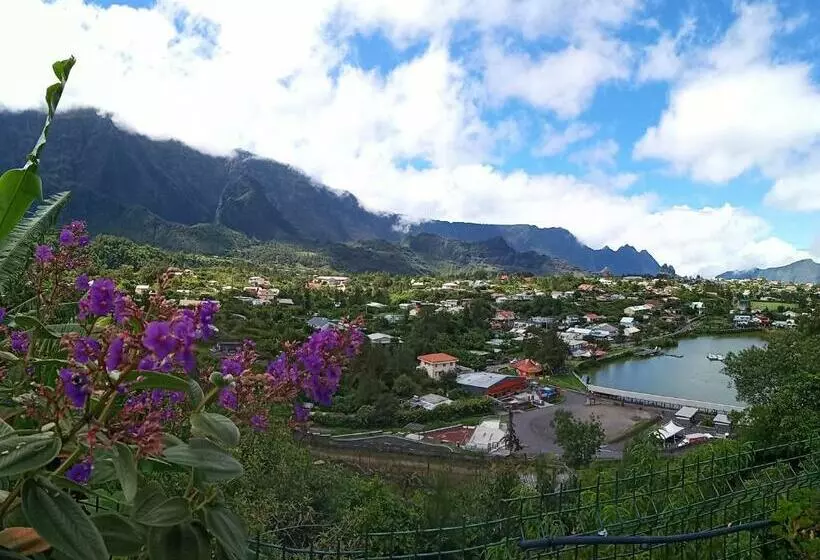 تختخواب و صبحانه Au Coeur Du Paradis