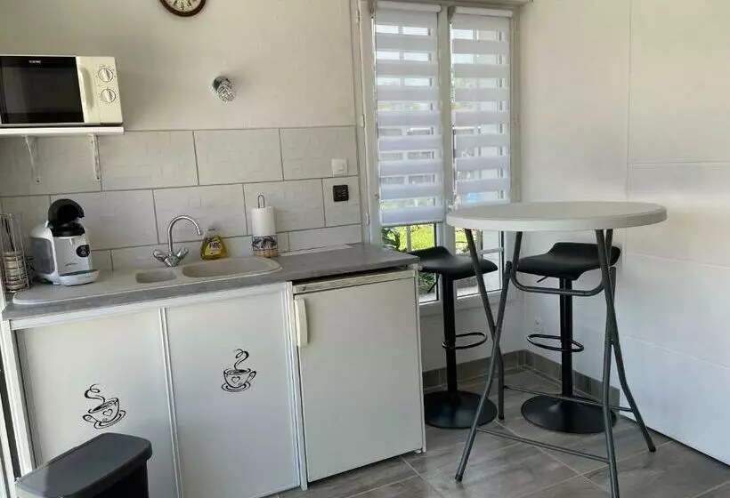 ベッドアンドブレックファースト Studio Indépendant Chez L Habitant