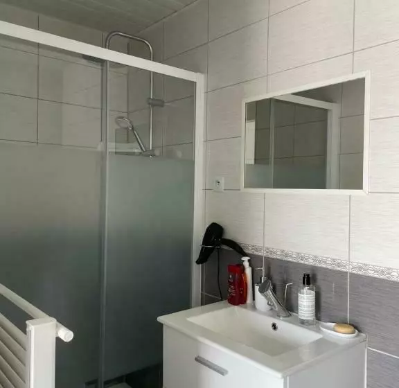 ベッドアンドブレックファースト Studio Indépendant Chez L Habitant