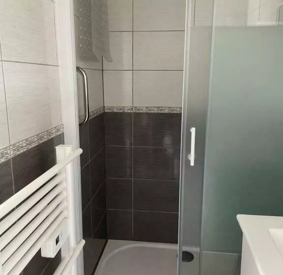 ベッドアンドブレックファースト Studio Indépendant Chez L Habitant