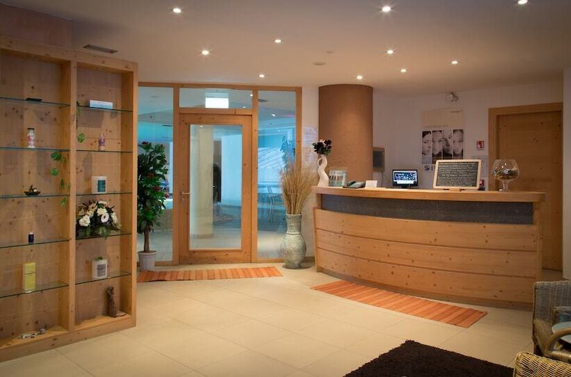 Отель Alpine Mugon