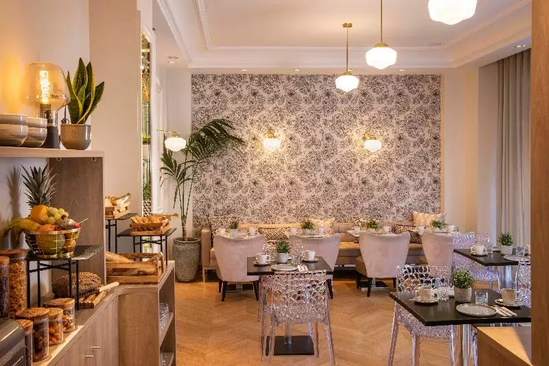 First Hotel Paris Tour Eiffel