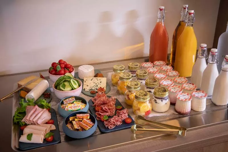 First Hotel Paris Tour Eiffel