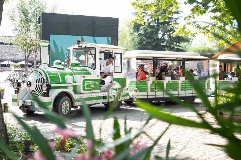 Отель Hu Altomincio Village