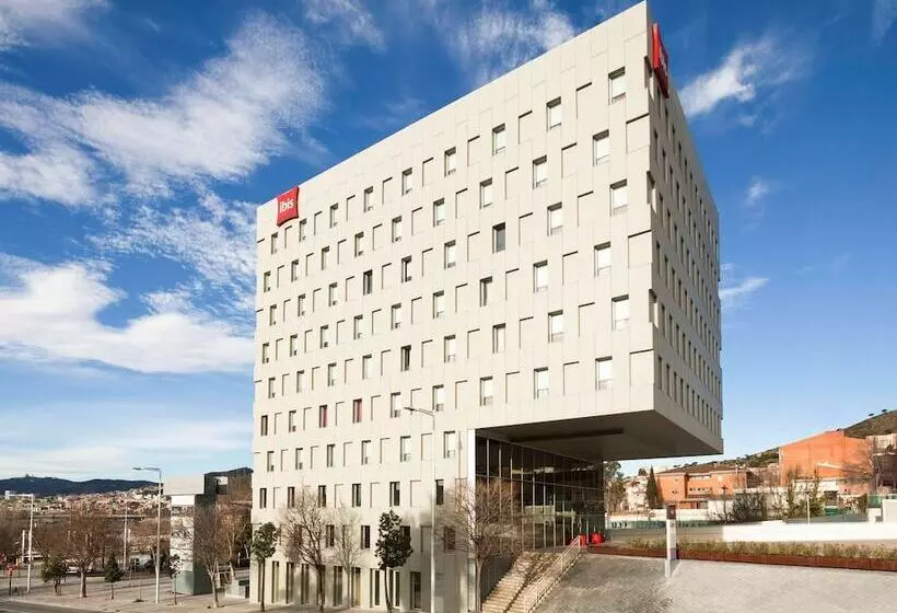 ホテル Ibis Barcelona Santa Coloma