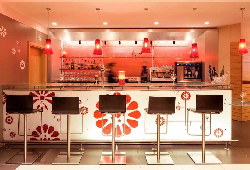 בית מלון כפרי Ibis Barcelona Santa Coloma