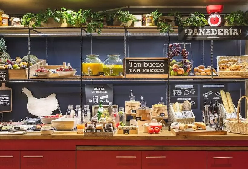 ホテル Ibis Barcelona Santa Coloma