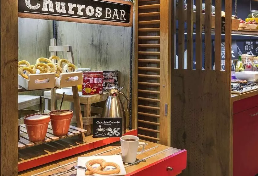 ホテル Ibis Barcelona Santa Coloma