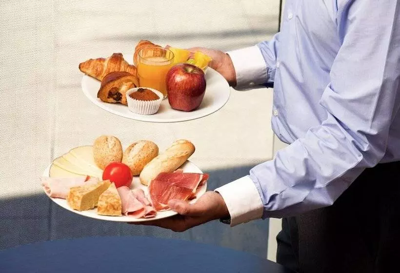 ホテル Ibis Barcelona Santa Coloma