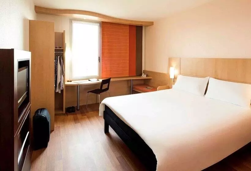 ホテル Ibis Barcelona Santa Coloma