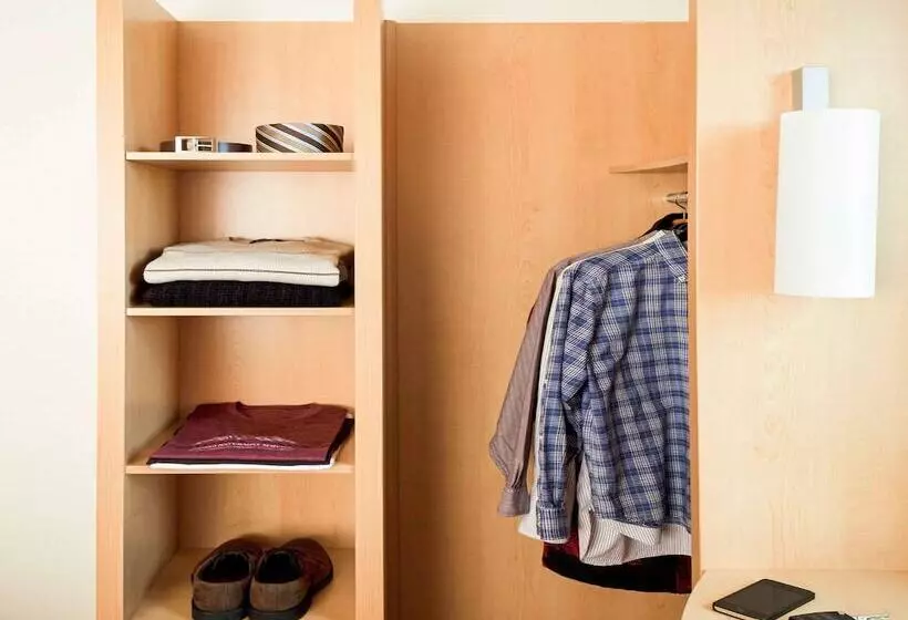 ホテル Ibis Barcelona Santa Coloma