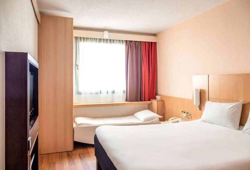 בית מלון כפרי Ibis Barcelona Santa Coloma