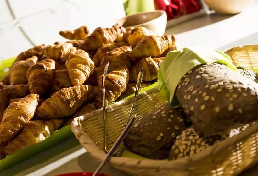 Отель Ibis Styles Saintjulienengenevois Vitam