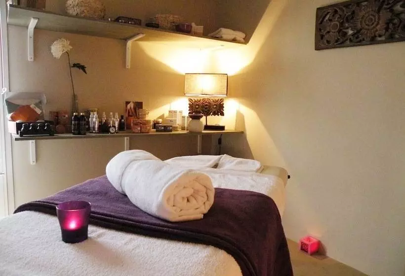 Hotel La Bastide Du Clos Des Roses   Teritoria