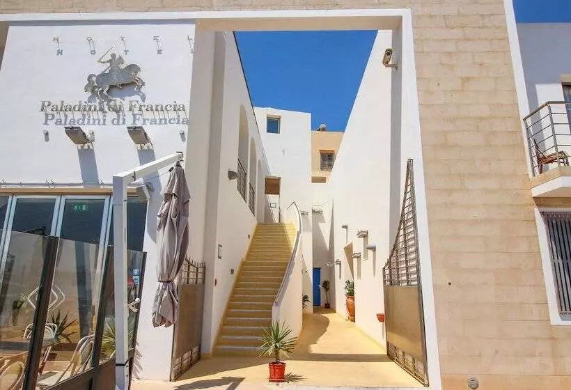 Отель Paladini Di Francia