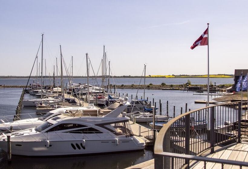 בית מלון כפרי Strandtangen