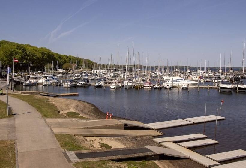 בית מלון כפרי Strandtangen