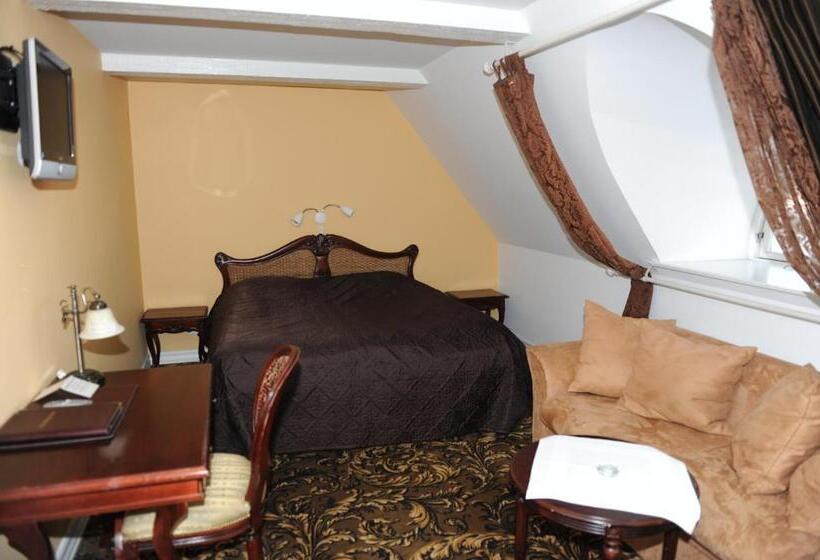 فندق Tyrstrup Kro