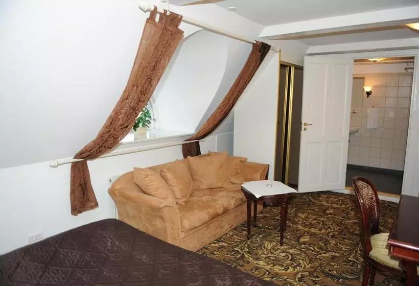 ホテル Tyrstrup Kro