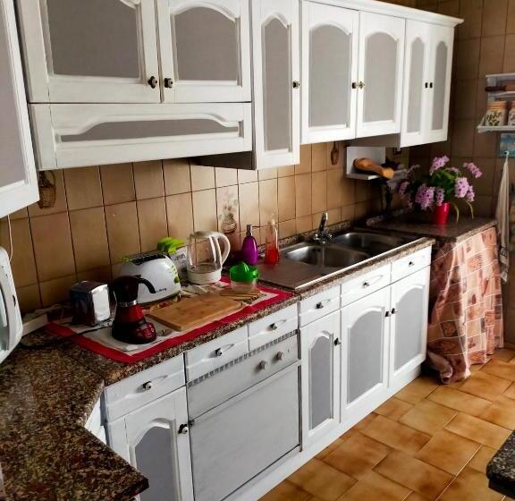 تختخواب و صبحانه Parthenope Rooms