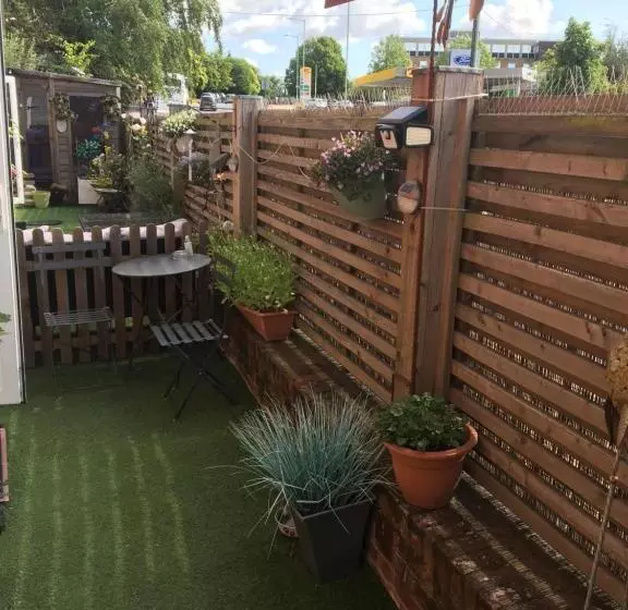 تختخواب و صبحانه The Corner House