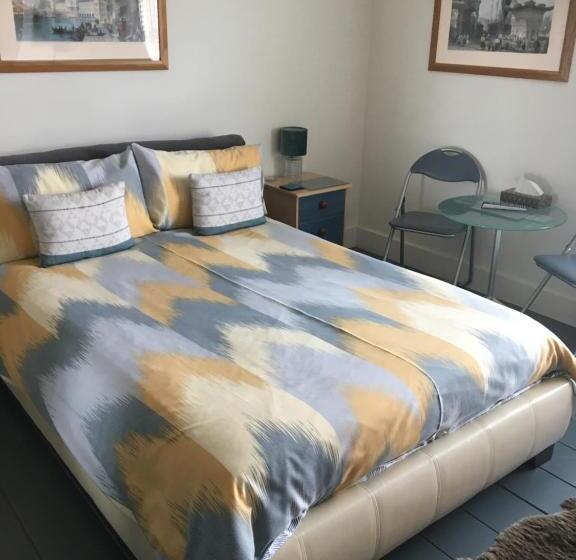 ベッドアンドブレックファースト The Corner House