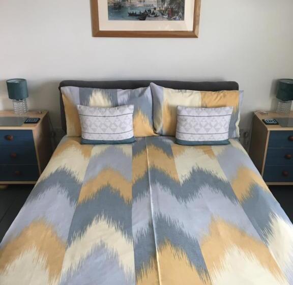 ベッドアンドブレックファースト The Corner House