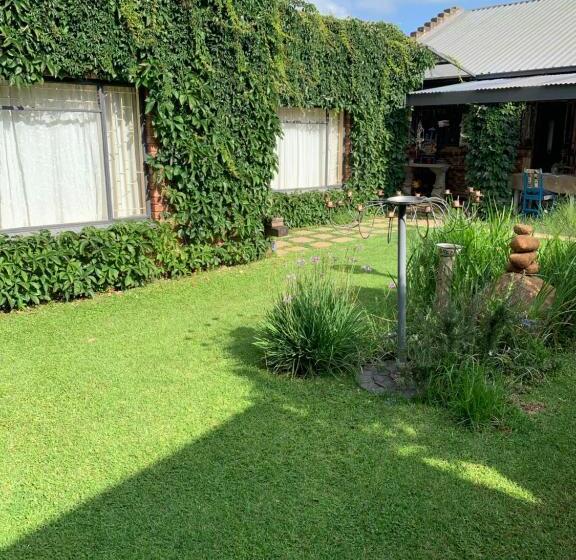 פנסיון B S At Strauss