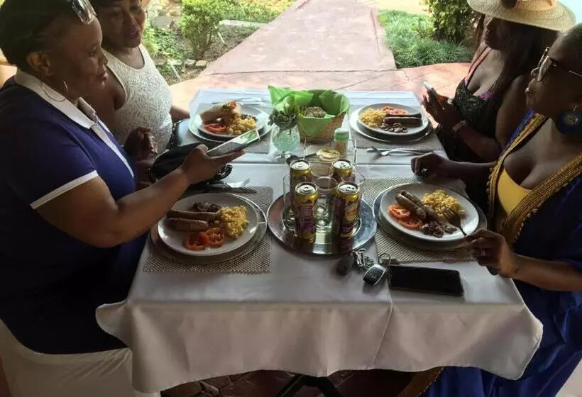 Majatalo Kayamina Guesthouse