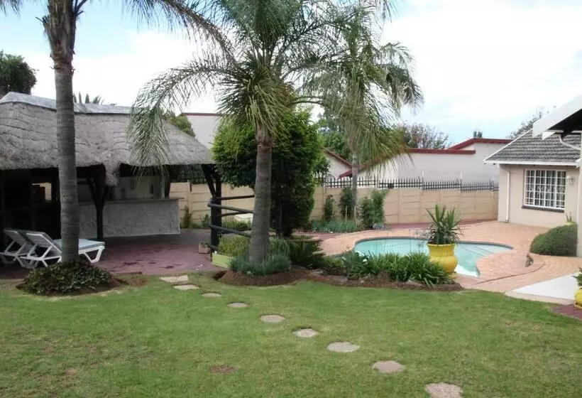 Majatalo Kayamina Guesthouse
